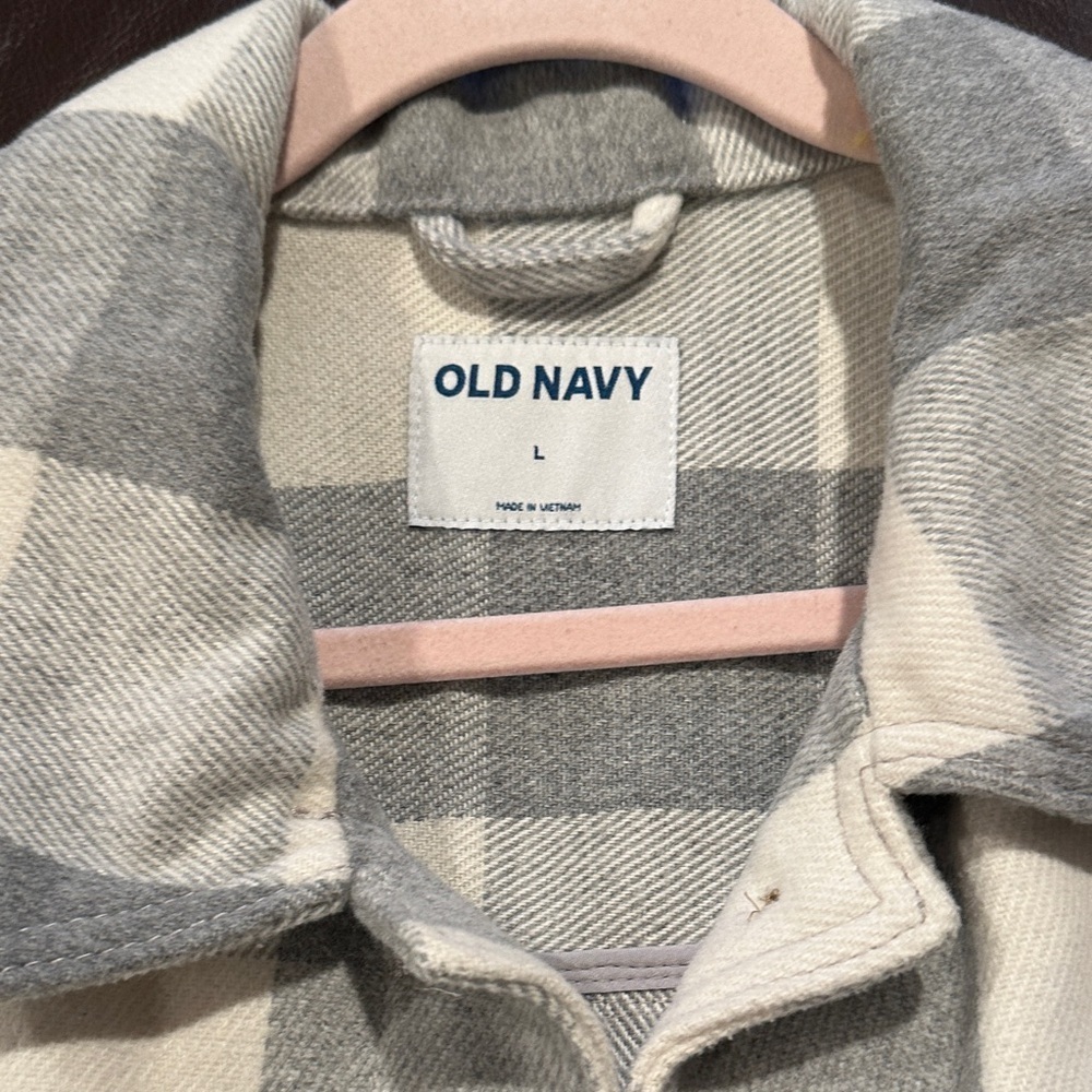 Old Navy Gray and White Plaid Button Down Shirt - Picture 3 of 5